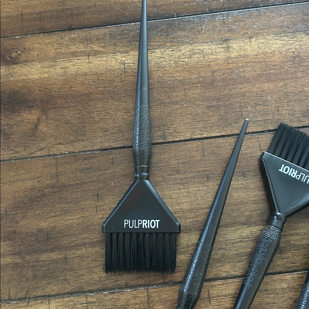 Pulp Riot Hair Color Brushes and Clip Set - Picture 2 of 4